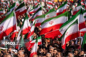 روایت وحدت و همدلی ایرانیان حول یک پرچم از زبان روزنامه‌نگار لبنانی + فیلم