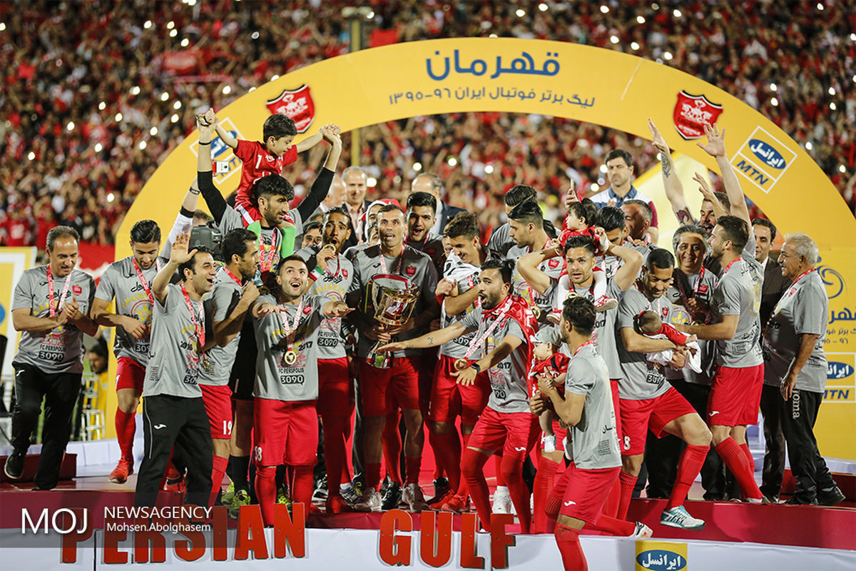 مراسم اهدای جام قهرمانی لیگ برتر فوتبال به باشگاه پرسپولیس