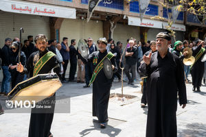 کرمانشاه یک‌پارچه در ماتم تاسوعای حسینی؛ شور و عشق حسینی در خیابان‌های شهر