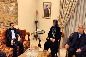 دیدار وزیر ارشاد با خانواده امام موسی صدر و شهید عماد مغنیه