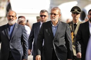 علی لاریجانی وارد عمان شد