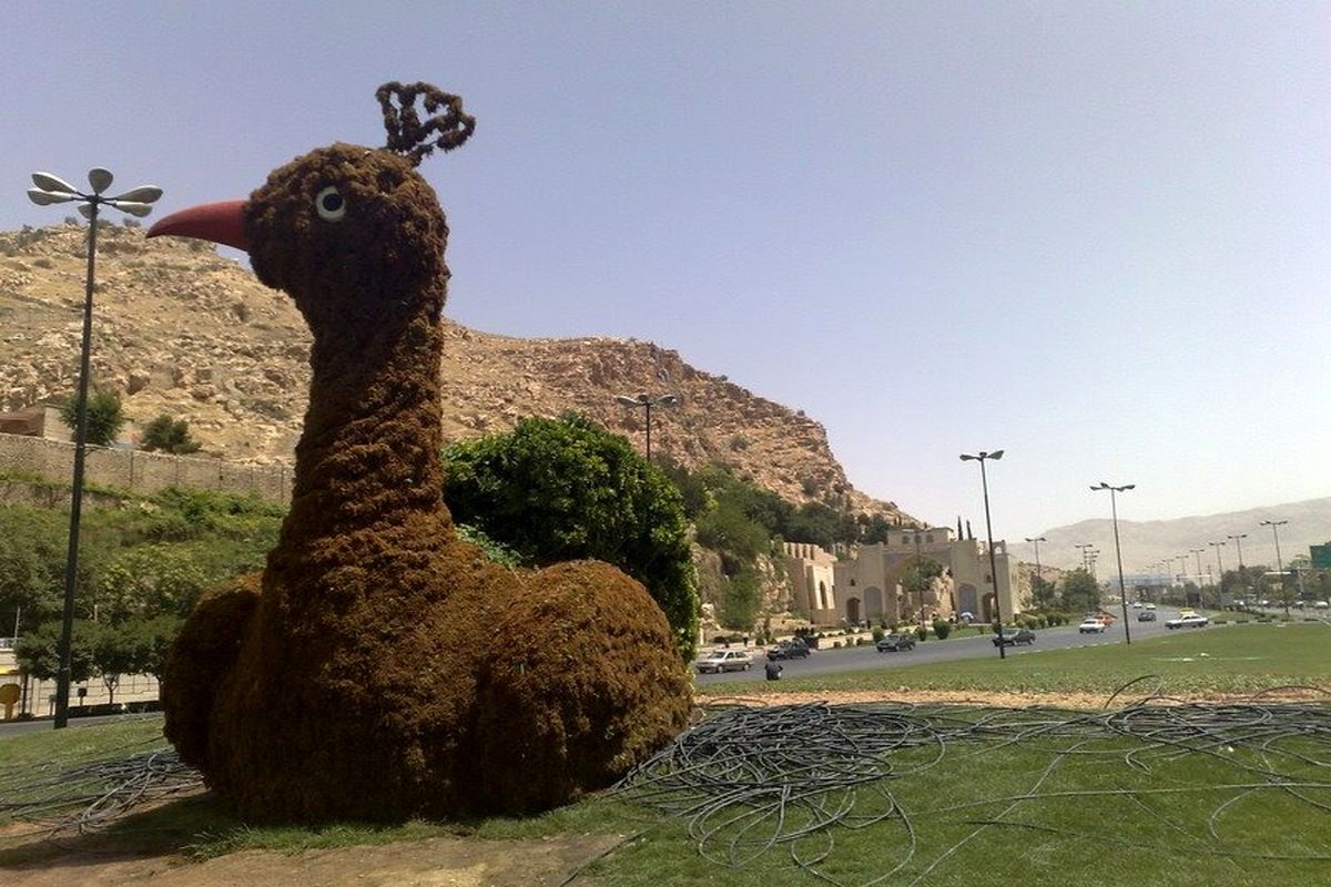 آتش‌سوزی مجسمه طاووس در شیراز