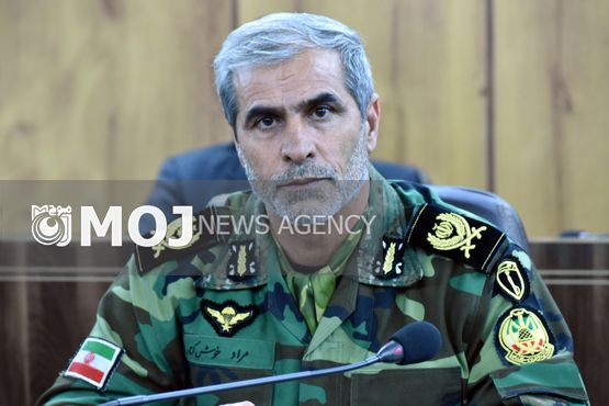 ارتش، در مناطق سیل زده لرستان آشپزخانه سیار برپا کرده است