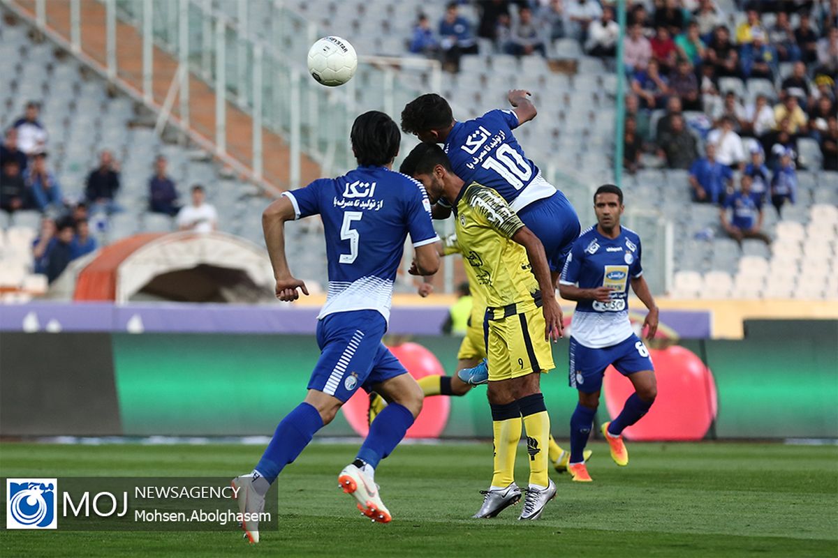 دیدار تیم های فوتبال استقلال و فجر شهید سپاسی