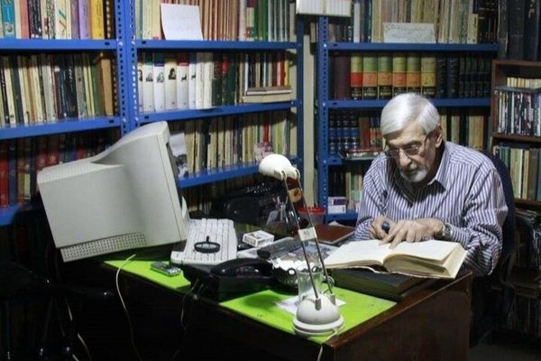 پرویز خرسند چراغ راه نسل‌ها بود