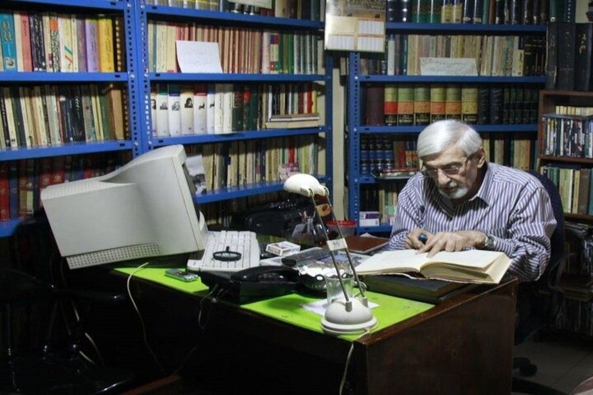 پرویز خرسند، نویسنده، روزنامه‌نگار