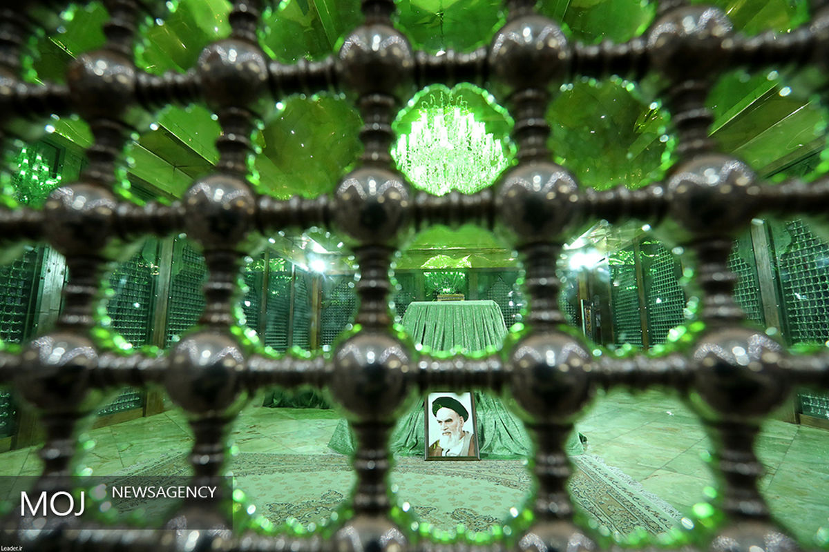 حضور مقام معظم رهبری در مرقد امام خمینی(ره)
