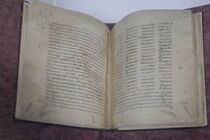 رونمایی از نسخه خطی خلاصه الاشعار و زبده ‌الافکار تقی‌الدین کاشانی در کتابخانه رضوی