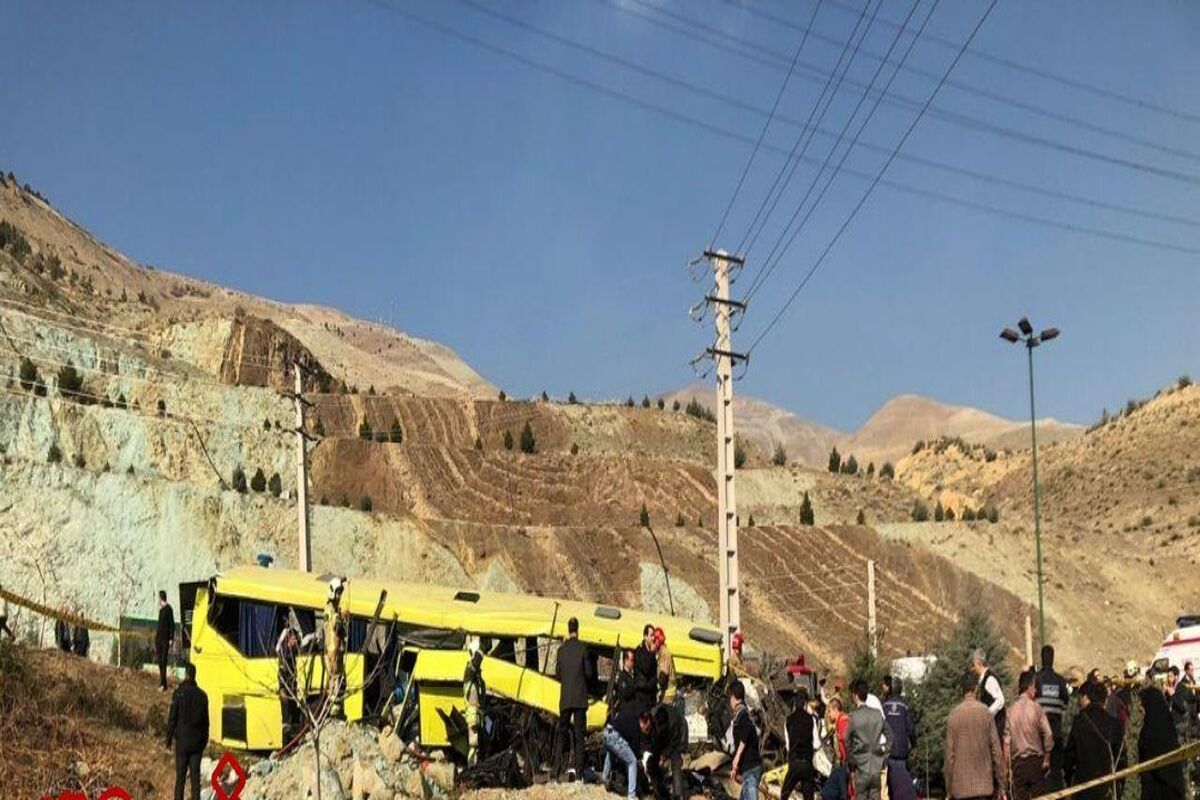 واژگونی اتوبوس در دانشگاه علوم و تحقیقات