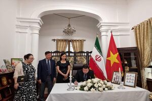 دفتر یادبود شهدای حمله اسرائیل به ایران در سفارت کشورمان در هانوی گشایش یافت