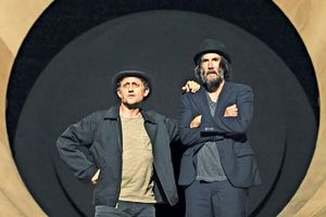 کیانو ریوز و الکس وینتر؛ عامل محبوبیت جدیدترین اجرای «در انتظار گودو»