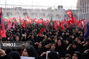 اقامه نماز بر پیکر مطهر رهبر شهید انقلاب _ ۱