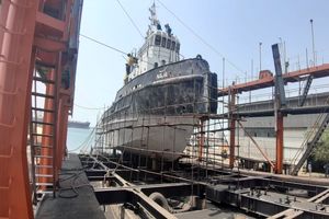 تعمیرات اساسی 11 فروند شناور در بندر شهید رجایی در سال 99