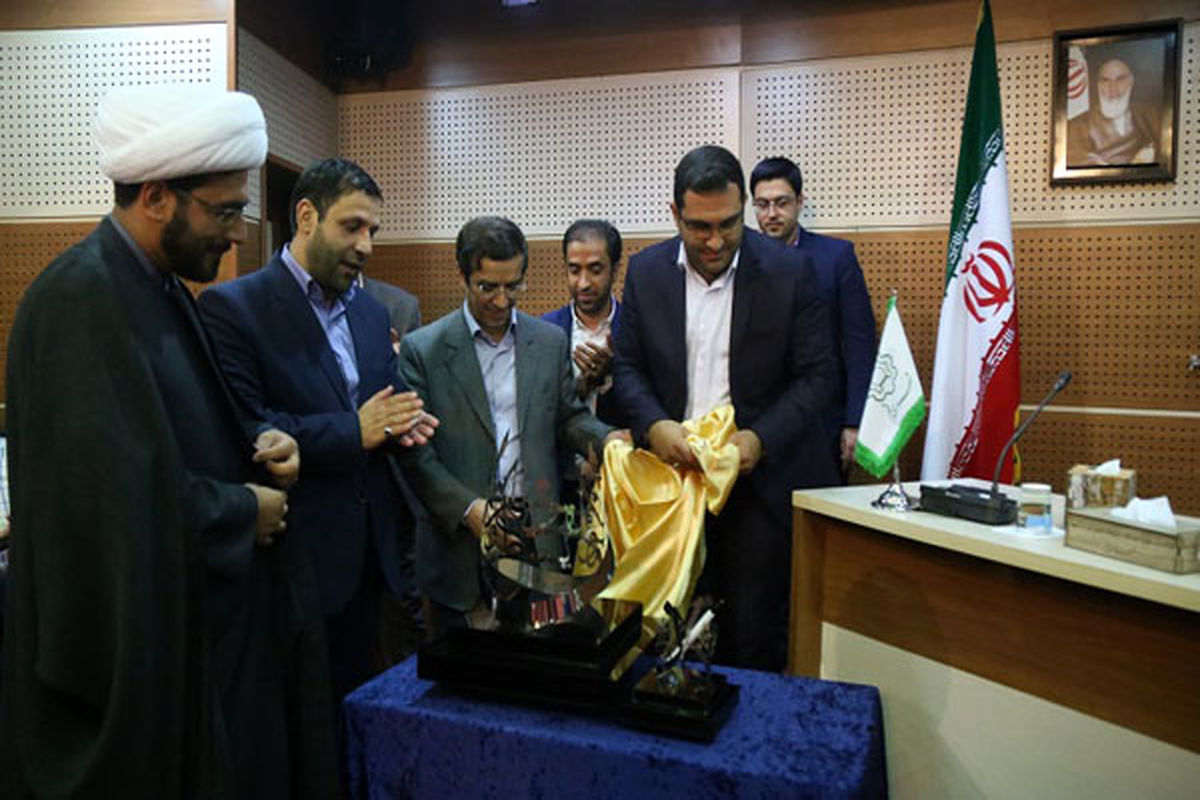 رونمایی  از المان طرح خبرنگار - قم