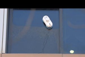 ربات شیشه پاک کن در نمایشگاه آیفا ۲۰۱۶ معرفی شد