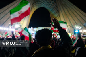  شاهد بسیج عظیم مردمی ایران در حمایت از رهبرانشان هستیم! + فیلم