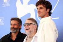 بازیگران «فرانکنشتاین» در جشنواره ونیز از شدت هیجان اشک ریختند