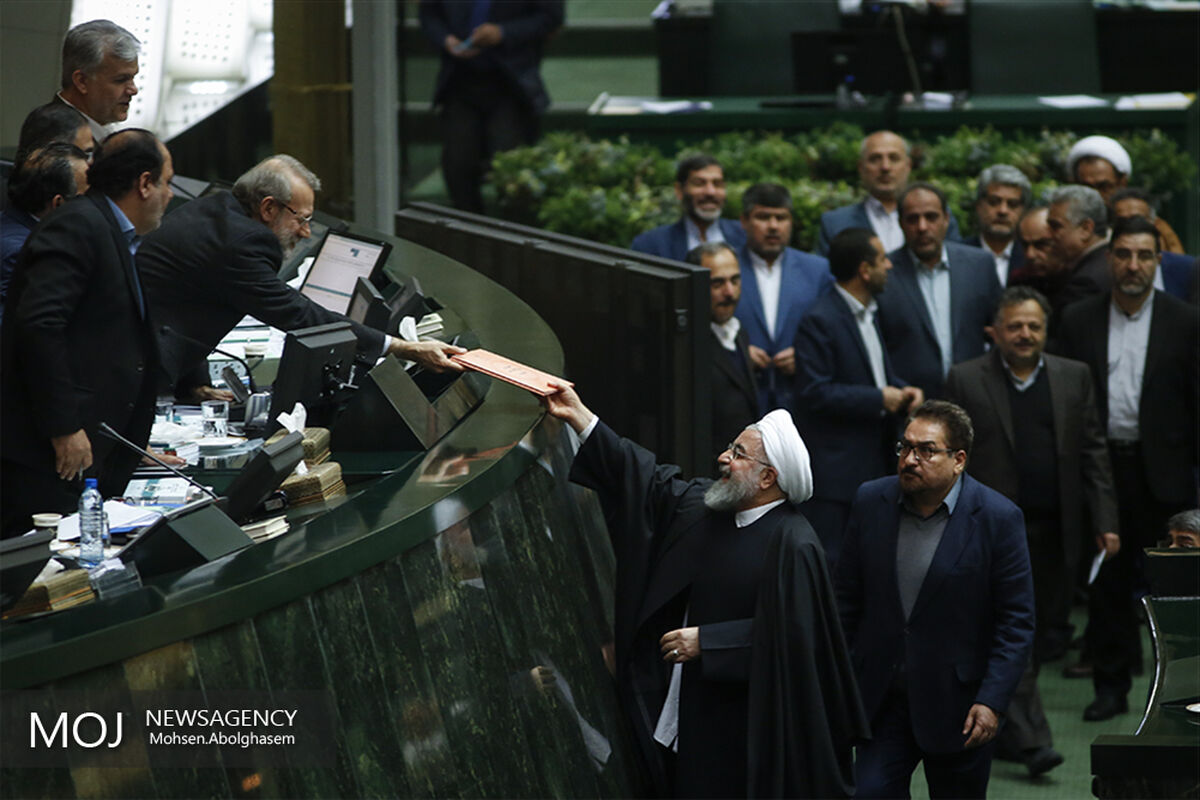 تقدیم لایحه بودجه سال ۹۸ به مجلس توسط رییس جمهوری