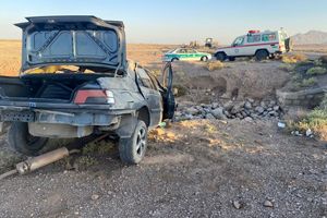 امدادرسانی هلال احمر به 5 مصدوم واژگونی خودرو در محور مهریز به انار