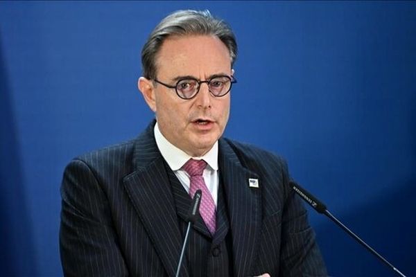 آمریکا قوی‌تر است اما شرافت اروپا فروشی نیست