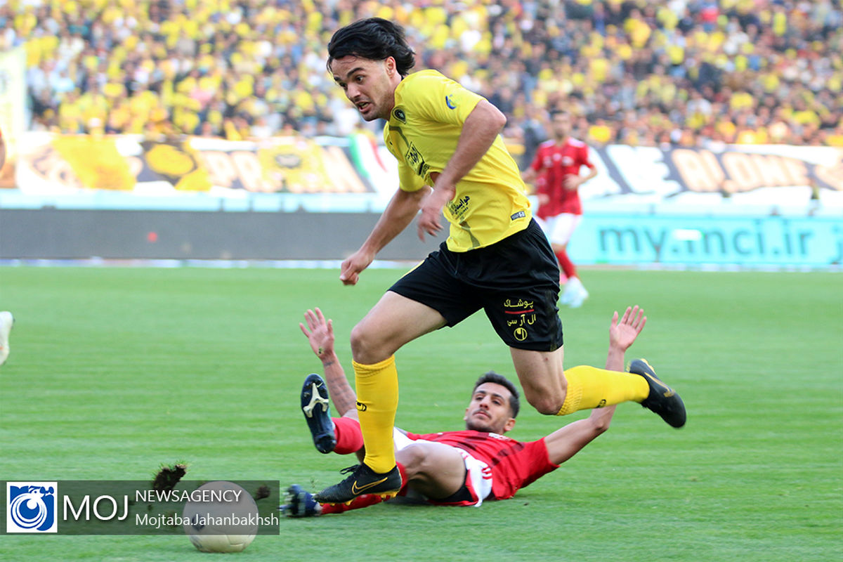 دیدار تیم های فوتبال سپاهان و تراکتور سازی