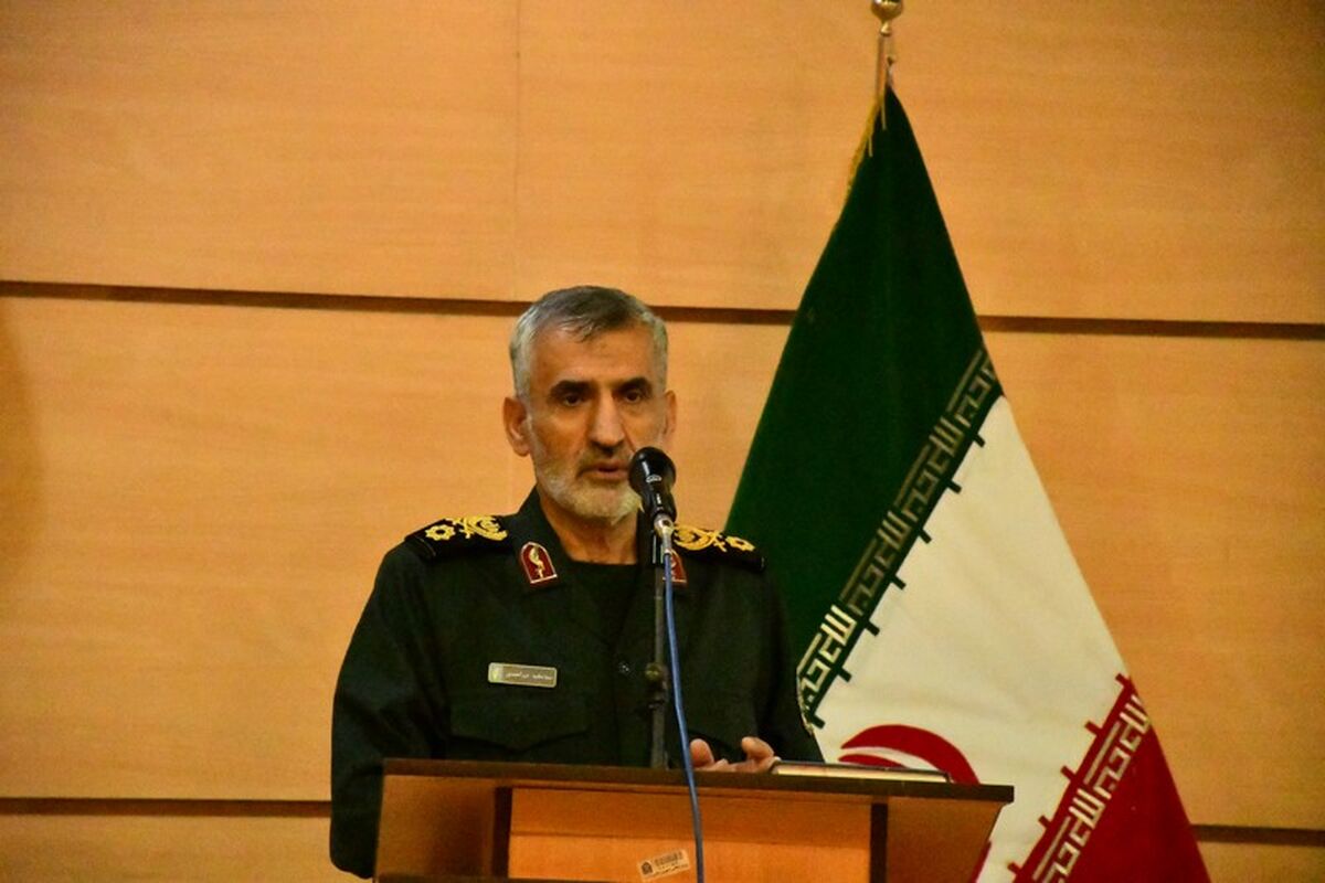 عکس سخنرانی سردار میراحمدی در همایش فداییان ولایت