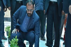 ادای احترام حسینعلی امیری به مقام شامخ شهدای اسفراین