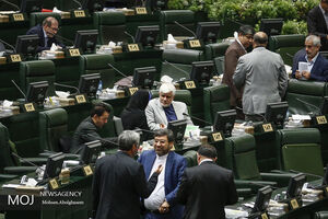 اعلام اسامی نمایندگانی که با تاخیر در مجلس حاضر شدند