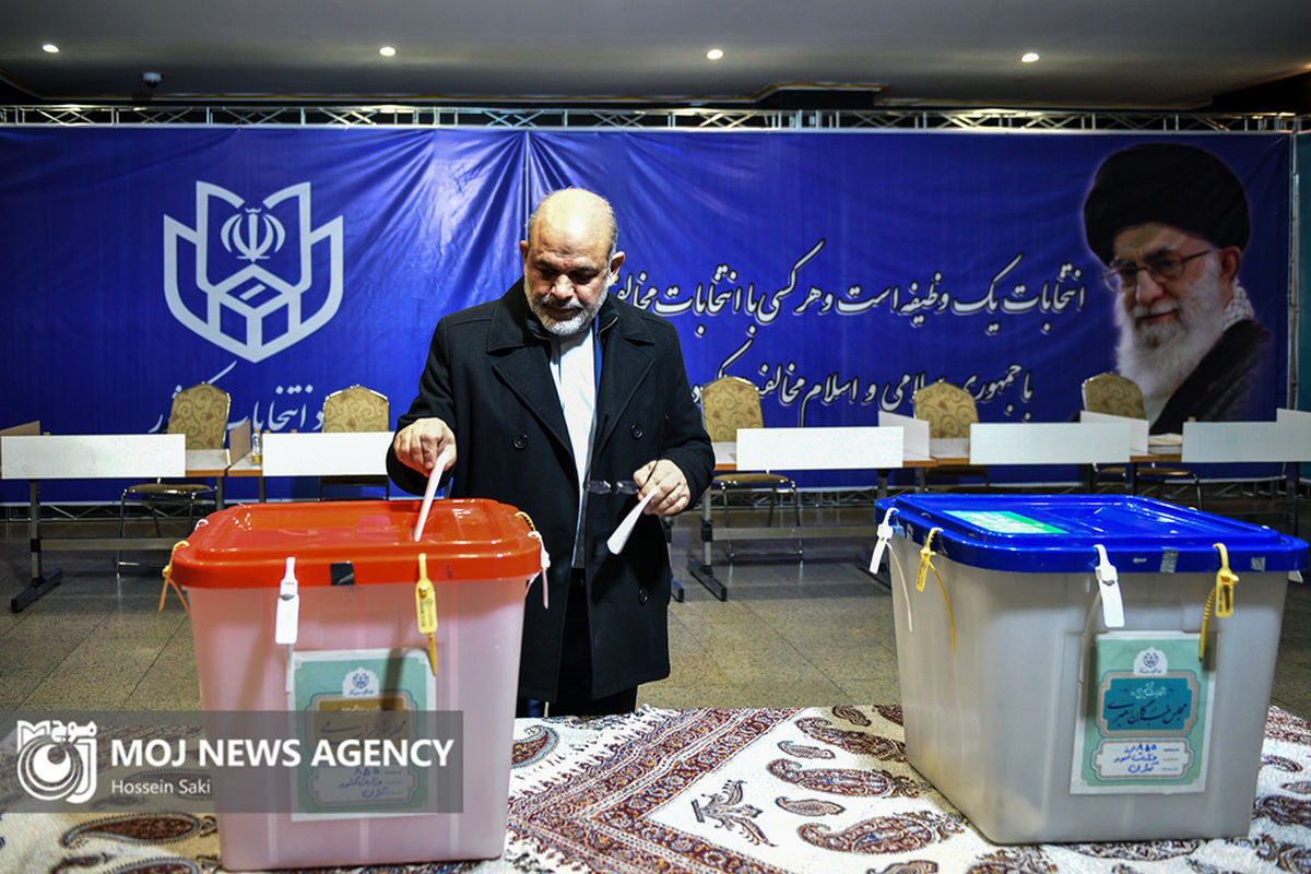 حضور رئیس جمهور پای صندوق اخذ رای