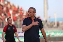 گل محمدی به نشست خبری نرسید