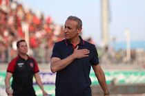  گل محمدی به نشست خبری نرسید