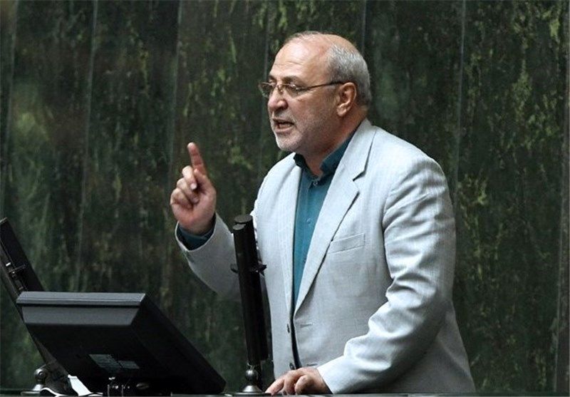 برخی مدیران می خواهند نظام را وادار به تسلیم در برابر آمریکا کنند