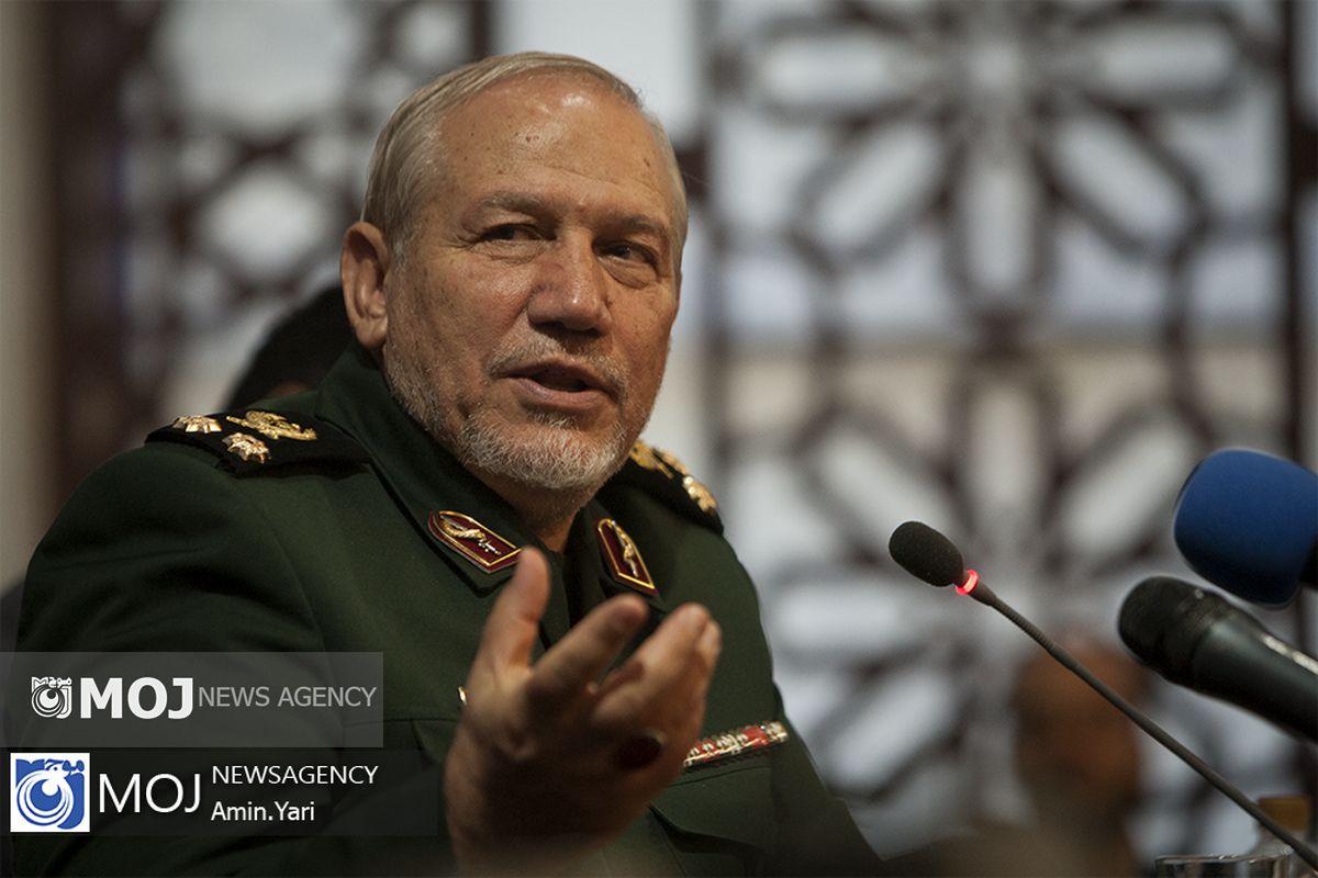 بزرگداشت هفته دفاع مقدس در وزارت اقتصاد / سردار سرلشگر پاسدار سید یحیی رحیم صفوی دستیار و مشاور فرماندهی کل قوا