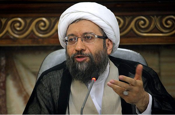 آمریکا به گونهای القا میکند که گویی تمام آینده ایران وابسته به انتخاب اوست