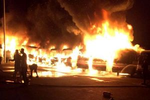 ترکیدگی لاستیک و برخورد با گارد ریل اتوبوس رابه آتش کشید