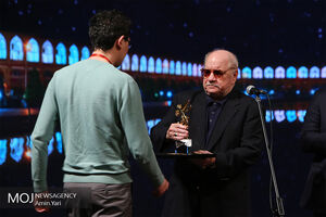 برگزیدگان سی و هفتمین جشنواره جهانی فیلم فجر معرفی شدند/درخواست نوید  محمدزاده از میرکریمی