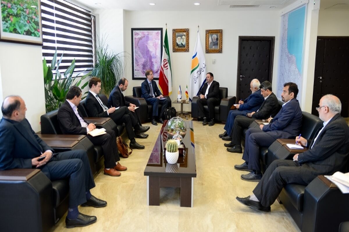 معاون سفیر استرالیا