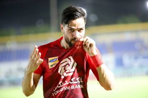 کاپیتان پرسپولیس با هواداران خداحافظی کرد