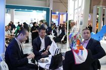 حضور سرمایه‌گذاران و نمایندگان شرکت‌های خارجی در غرفه هلدینگ خلیج فارس