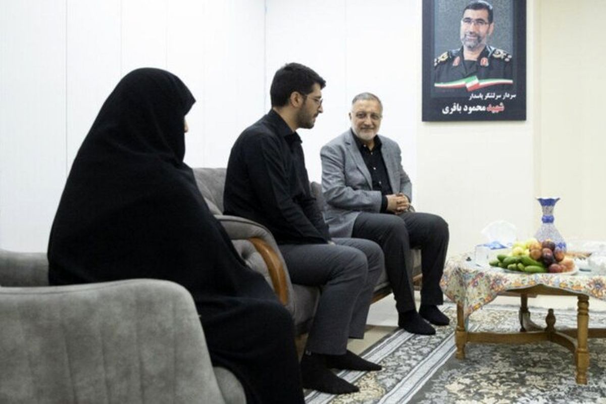 شهردار تهران با خانواده شهید محمود باقری فرمانده پیشین موشکی نیرو هوافضا سپاه پاسداران انقلاب اسلامی دیدار کرد