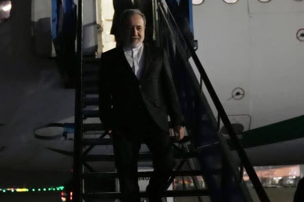 وزیر امور خارجه عازم هلند شد