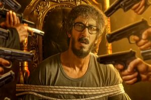 «مرد عینکی» صدرنشین جدول پرفروش‌های مرداد با بیش از یک میلیون مخاطب