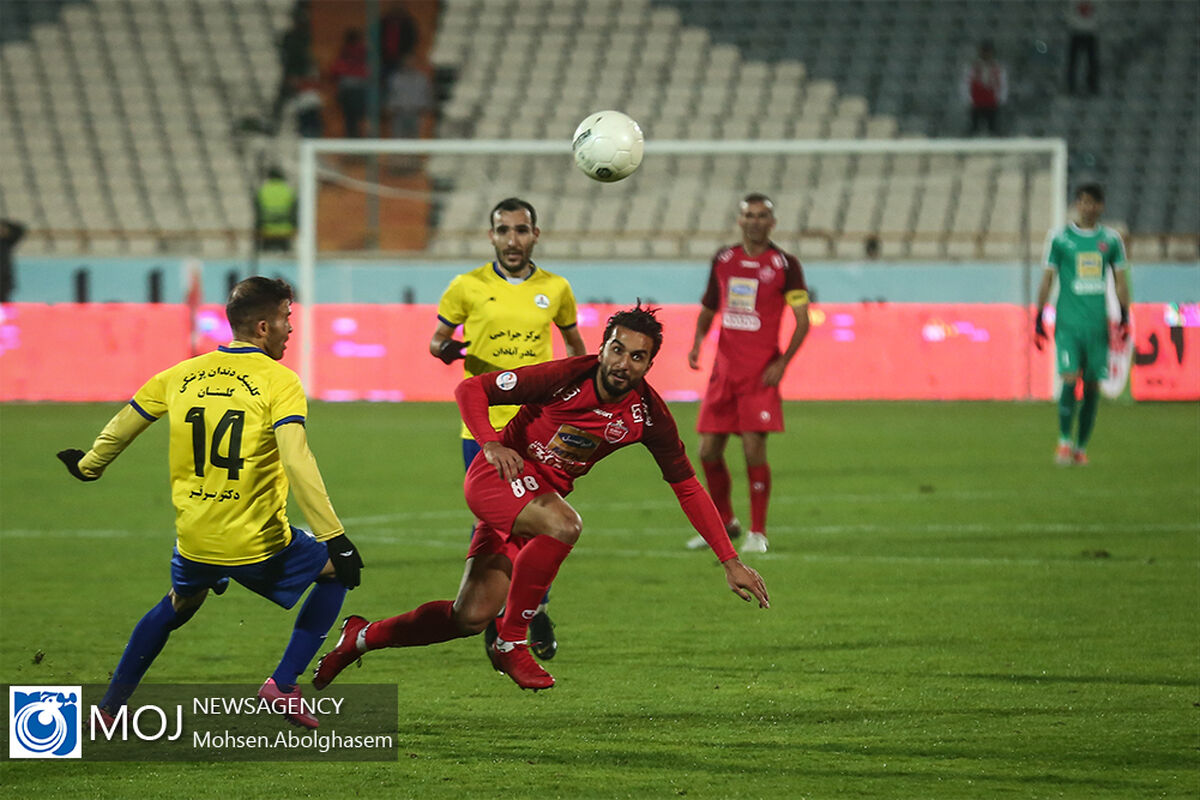 دیدار تیم های فوتبال پرسپولیس و نفت مسجد سلیمان