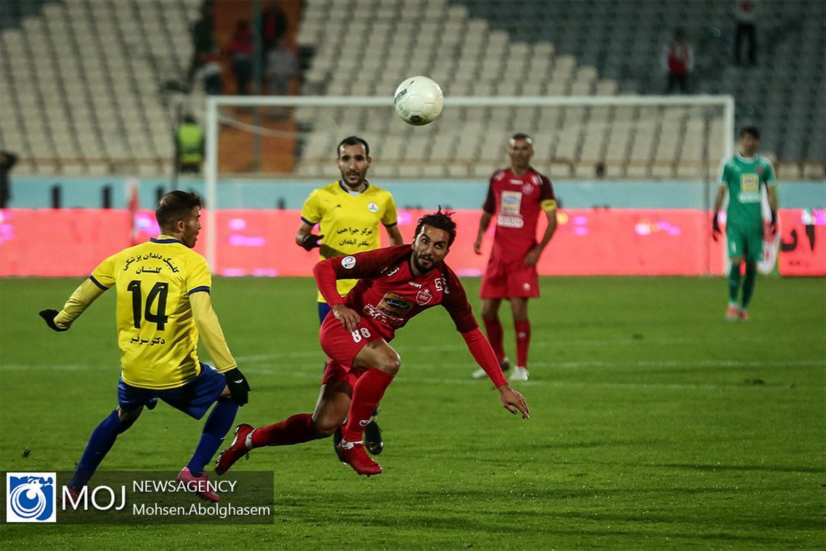 دیدار تیم های فوتبال پرسپولیس و نفت مسجد سلیمان