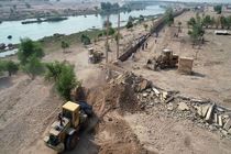 رفع تصرف  ساخت‌وسازهای غیرمجاز از اراضی بستر رودخانه کارون