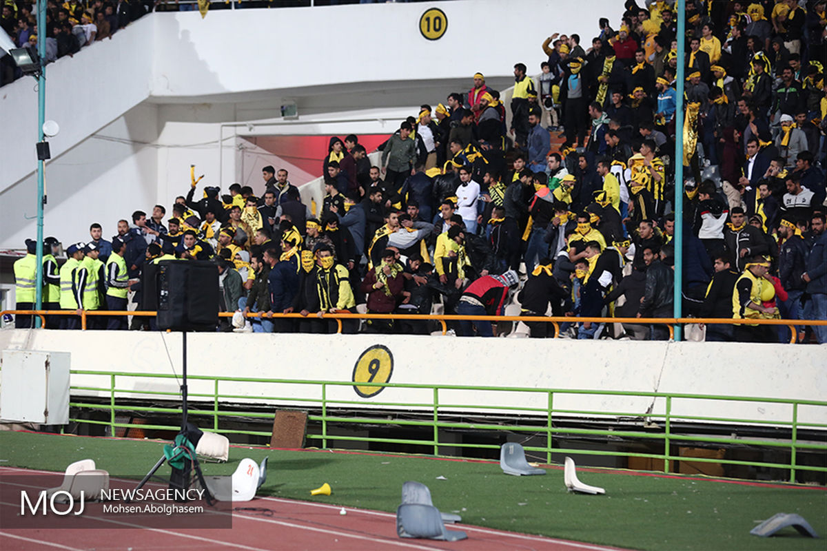 دیدار تیم های فوتبال پرسپولیس و سپاهان اصفهان