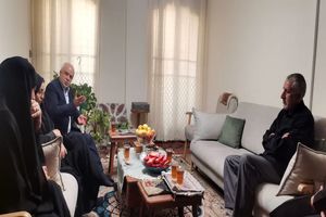 رئیس بنیاد شهید و امور ایثارگران با خانواده شهدای فراجا در حمله تروریستی رژیم اشغالگر صهیونیست دیدار کرد