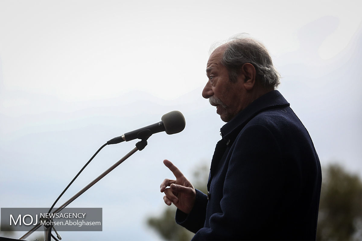 مراسم تشییع پیکر جمشید مشایخی/علی نصیریان