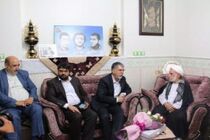 ایستادگی و ایثار خانواده شهدا به مسوولان روحیه می دهد