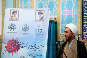 دولتمردان و مسئولان قوه قضاییه وظایف سنگینی بر عهده دارند